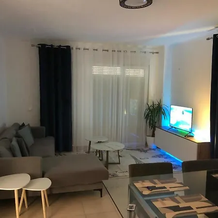 5 Maj, דירה טיראנה