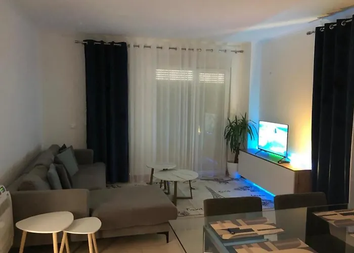 5 Maj, דירה טיראנה